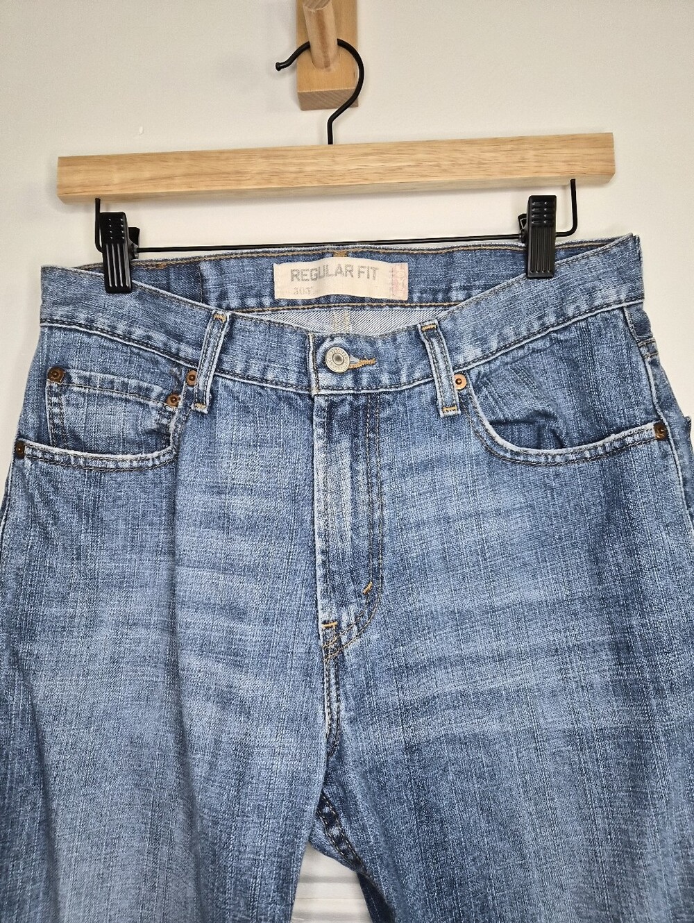 Levi's 505 Regular Fit Jeans Men's W30 L32 Medium Wash Straight Leg Denim - Picture 4 of 15